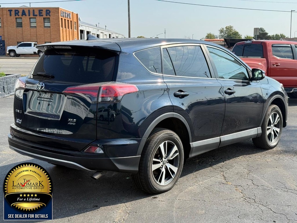 Toyota RAV4 Vehicle Full-screen Gallery Image 5