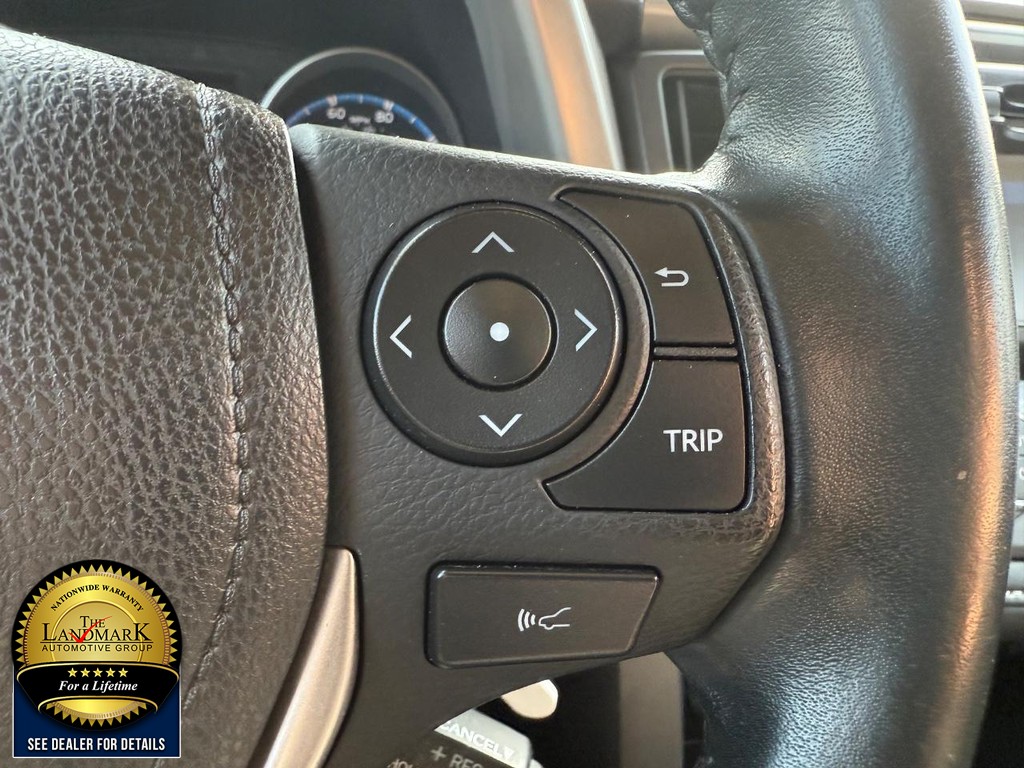 Toyota RAV4 Vehicle Full-screen Gallery Image 11