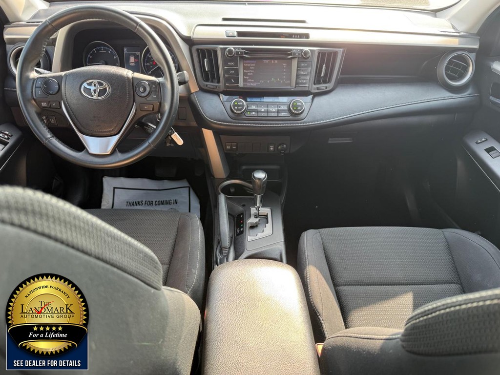 Toyota RAV4 Vehicle Full-screen Gallery Image 15