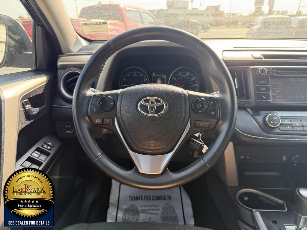 Toyota RAV4 Vehicle Full-screen Gallery Image 16