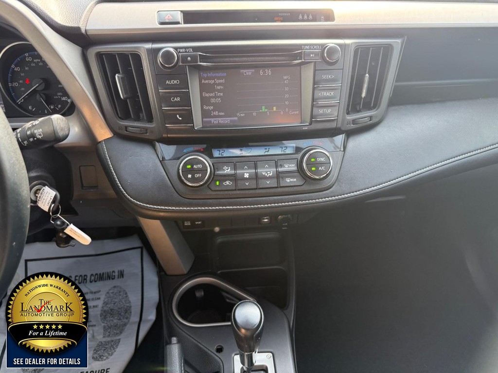 Toyota RAV4 Vehicle Full-screen Gallery Image 17