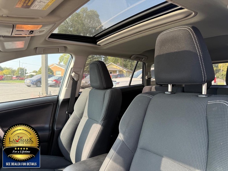 Toyota RAV4 Vehicle Full-screen Gallery Image 09