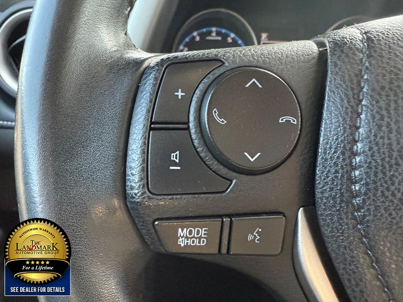 Toyota RAV4 Vehicle Full-screen Gallery Image 10