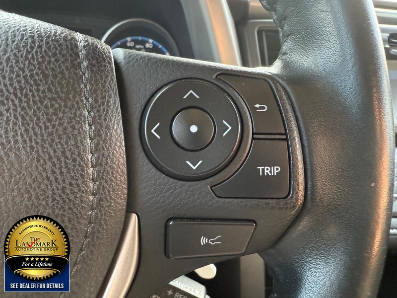 Toyota RAV4 Vehicle Full-screen Gallery Image 11