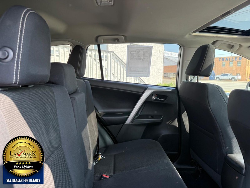 Toyota RAV4 Vehicle Full-screen Gallery Image 14