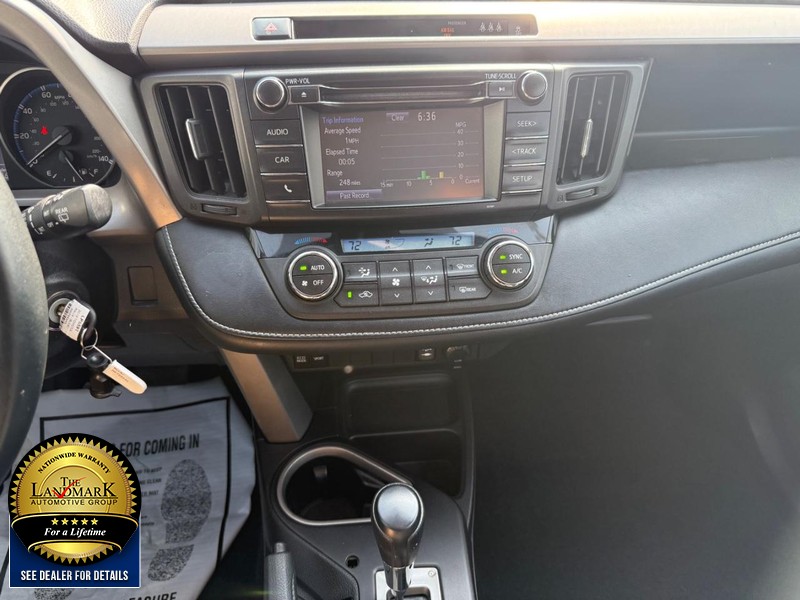 Toyota RAV4 Vehicle Full-screen Gallery Image 17