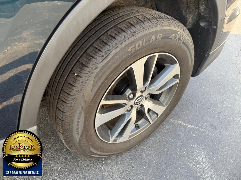 Toyota RAV4 Vehicle Full-screen Gallery Image 19