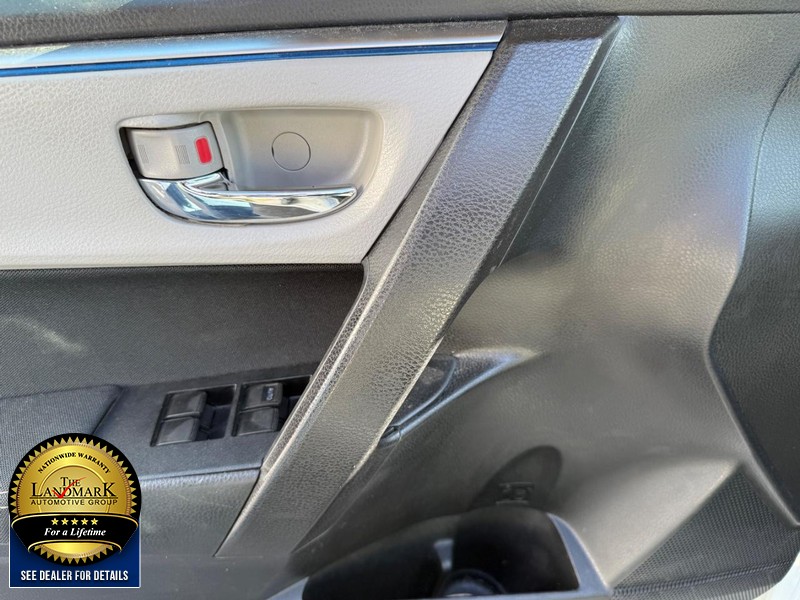 Toyota Corolla Vehicle Full-screen Gallery Image 8