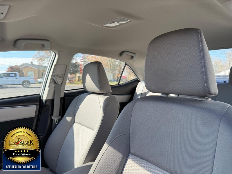 Toyota Corolla Vehicle Full-screen Gallery Image 9