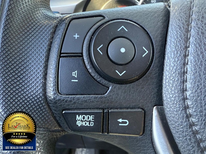 Toyota Corolla Vehicle Full-screen Gallery Image 10