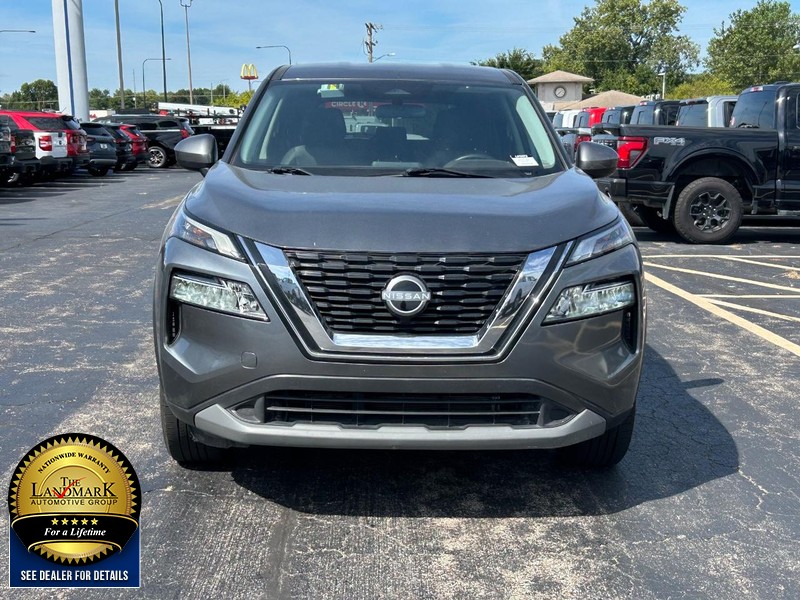 Nissan Rogue Vehicle Full-screen Gallery Image 04