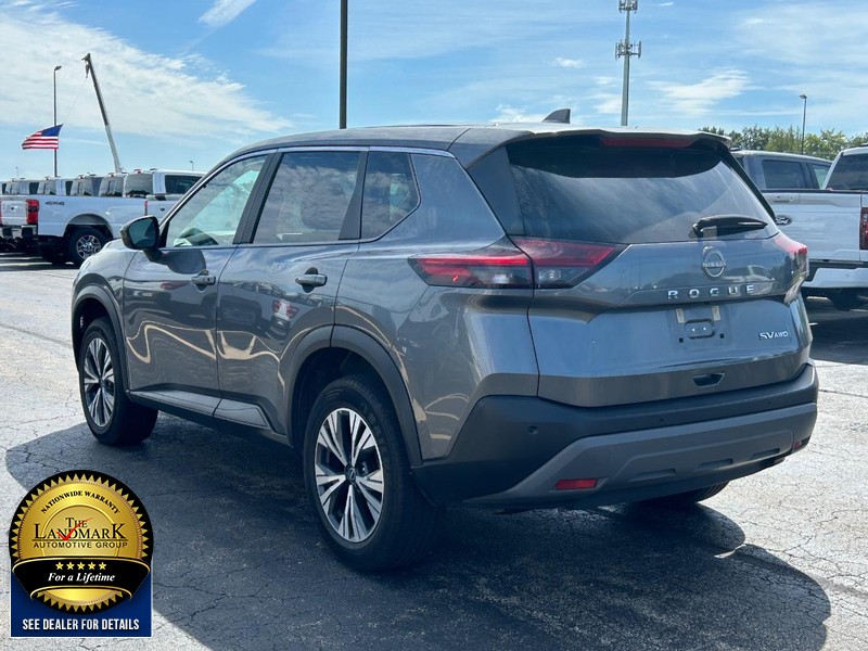 Nissan Rogue Vehicle Full-screen Gallery Image 06