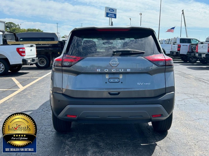 Nissan Rogue Vehicle Full-screen Gallery Image 07