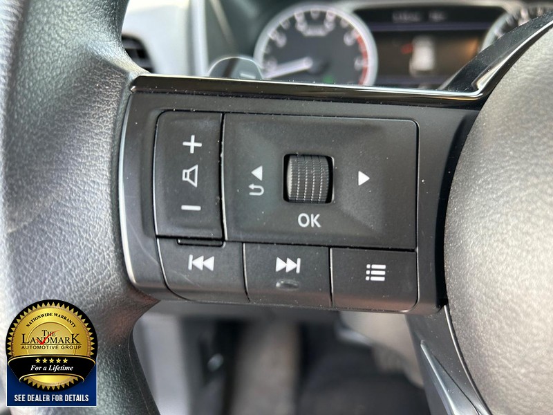 Nissan Rogue Vehicle Full-screen Gallery Image 10