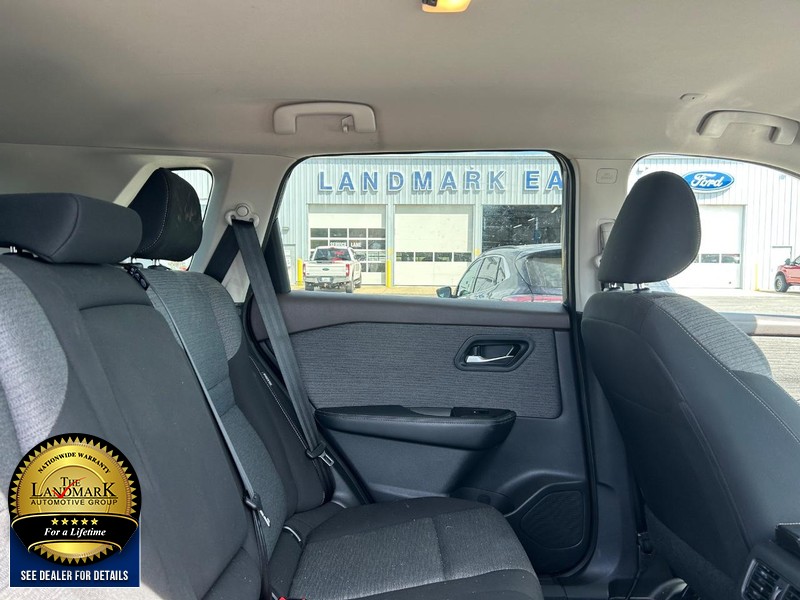 Nissan Rogue Vehicle Full-screen Gallery Image 14