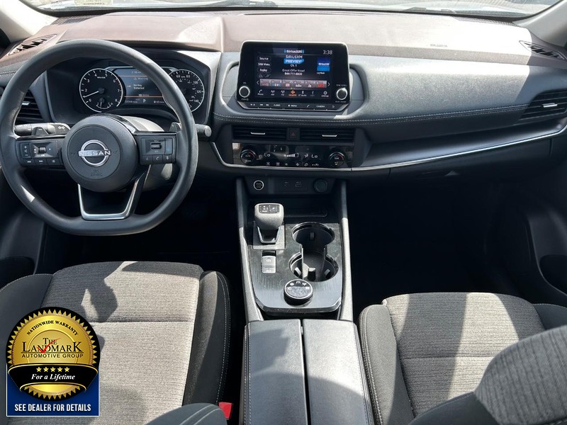 Nissan Rogue Vehicle Full-screen Gallery Image 15