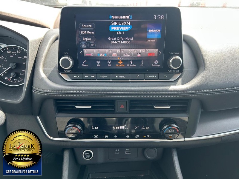 Nissan Rogue Vehicle Full-screen Gallery Image 17