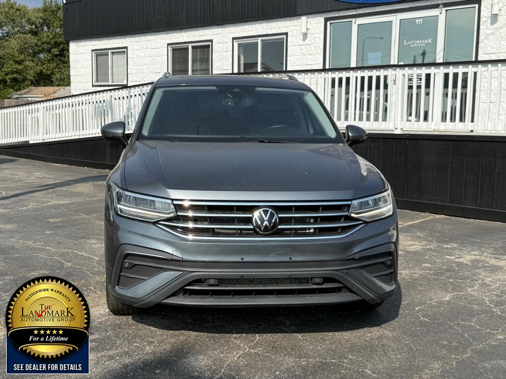 Volkswagen Tiguan Vehicle Full-screen Gallery Image 2