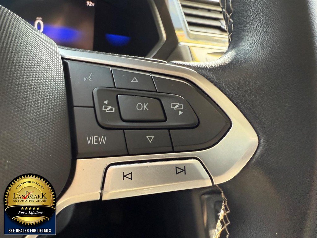 Volkswagen Tiguan Vehicle Full-screen Gallery Image 11