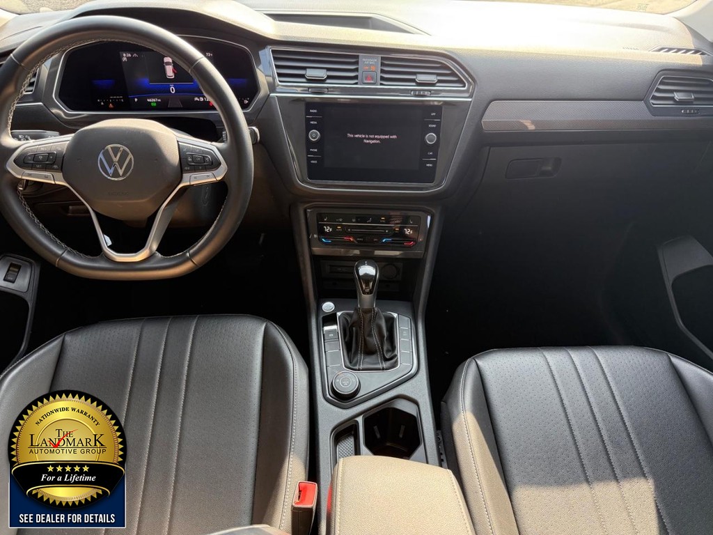 Volkswagen Tiguan Vehicle Full-screen Gallery Image 15