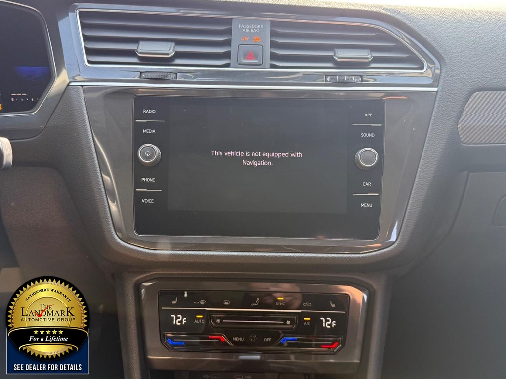 Volkswagen Tiguan Vehicle Full-screen Gallery Image 17