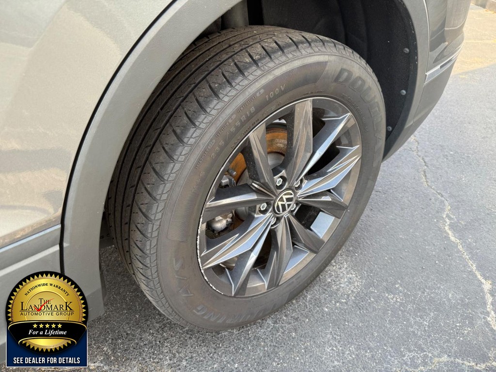 Volkswagen Tiguan Vehicle Full-screen Gallery Image 19