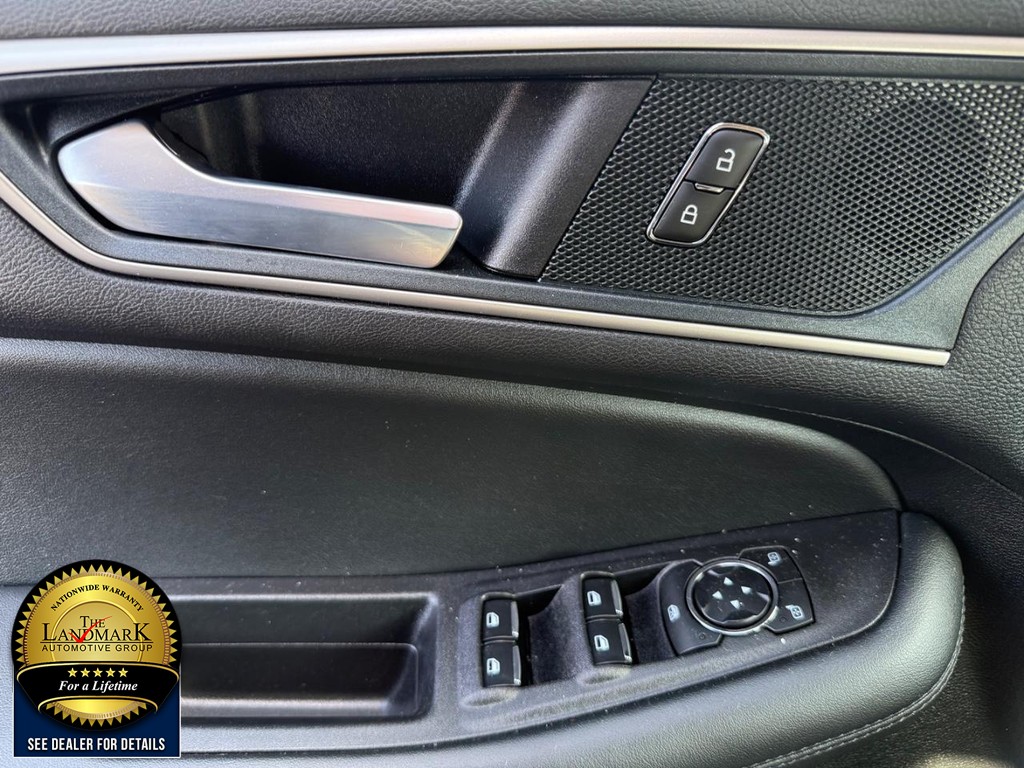 Ford Edge Vehicle Full-screen Gallery Image 08