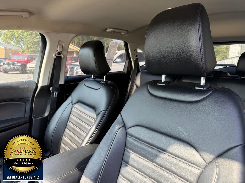 Ford Edge Vehicle Full-screen Gallery Image 09