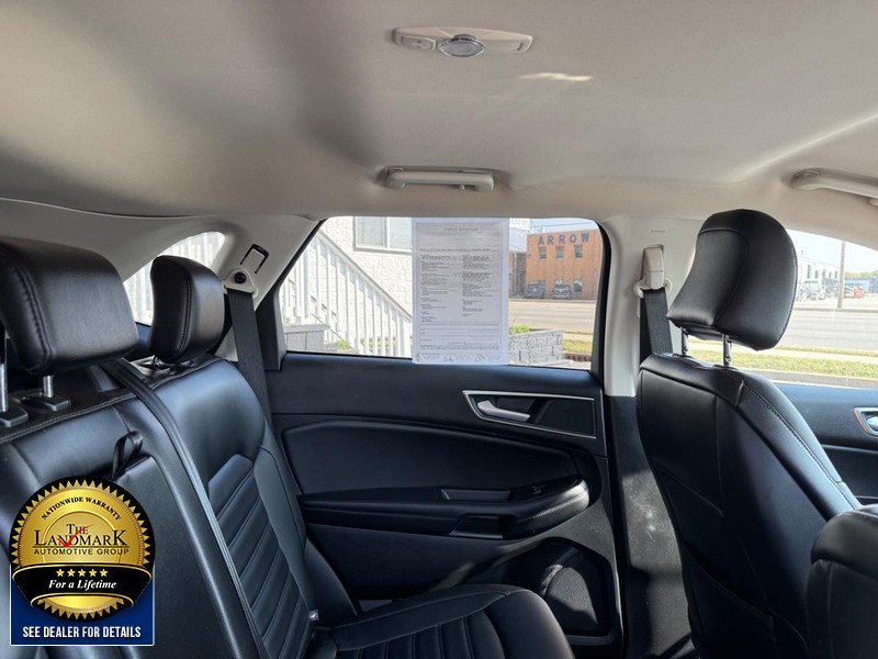 Ford Edge Vehicle Full-screen Gallery Image 16