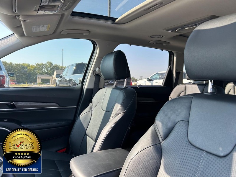 Kia Telluride Vehicle Full-screen Gallery Image 9