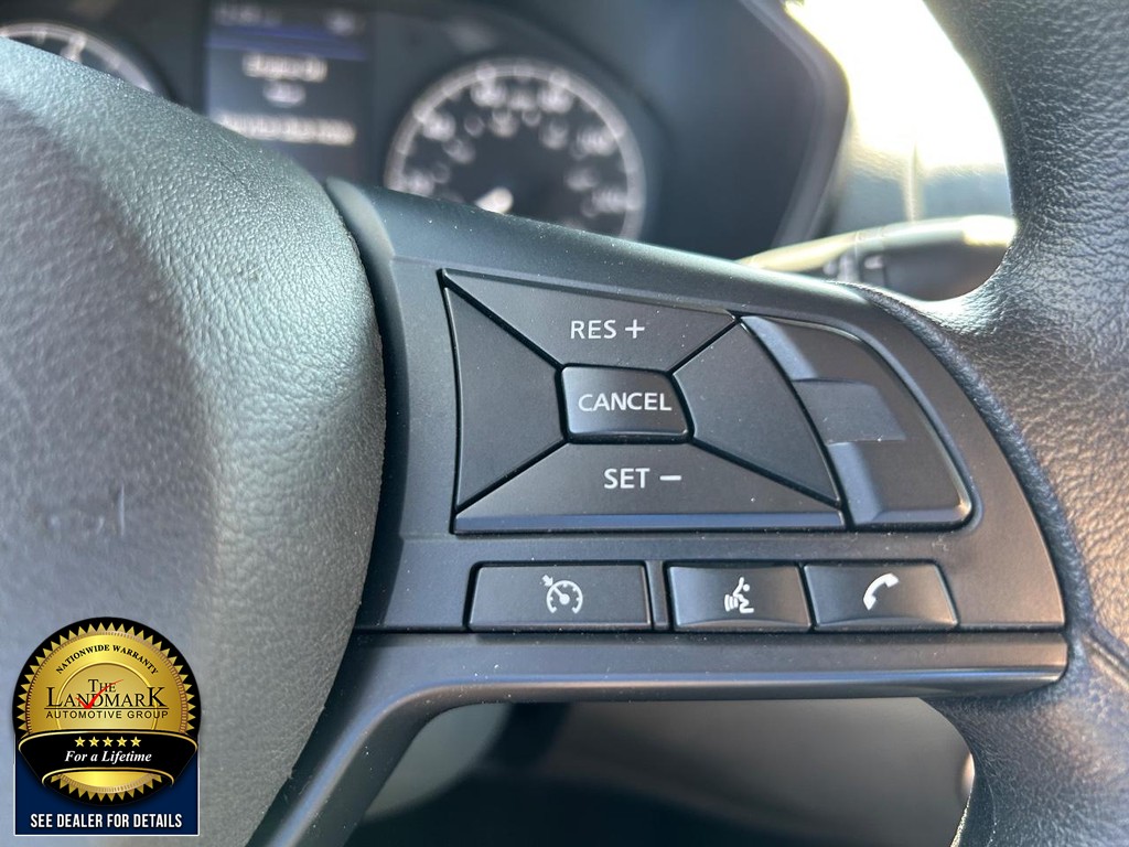 Nissan Altima Vehicle Full-screen Gallery Image 11