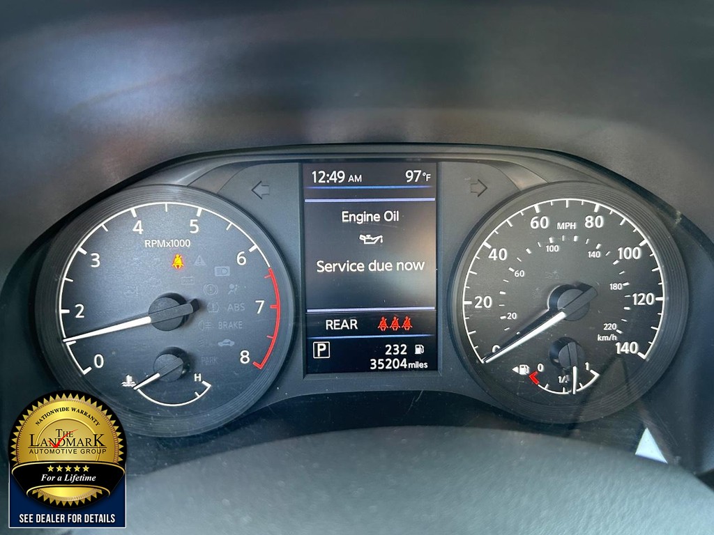 Nissan Altima Vehicle Full-screen Gallery Image 12