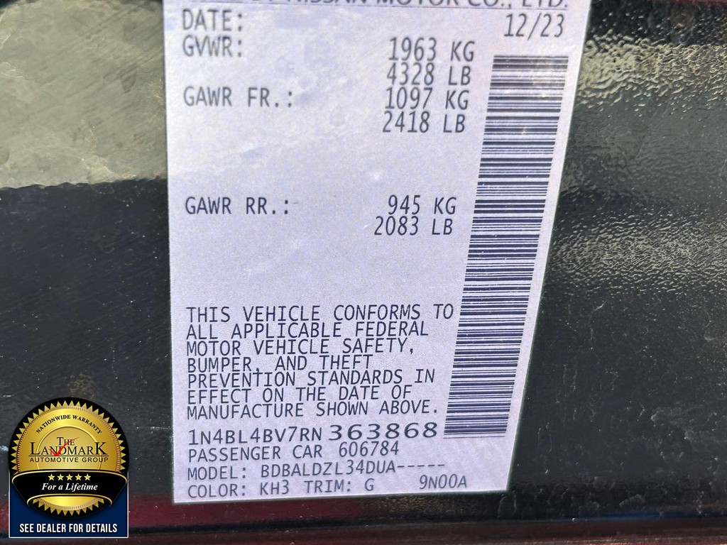 Nissan Altima Vehicle Full-screen Gallery Image 20