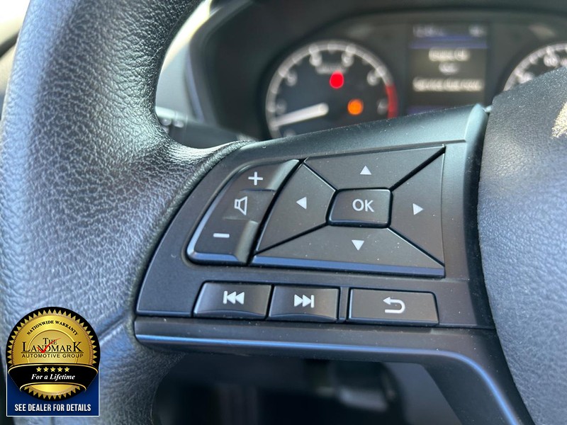 Nissan Altima Vehicle Full-screen Gallery Image 10