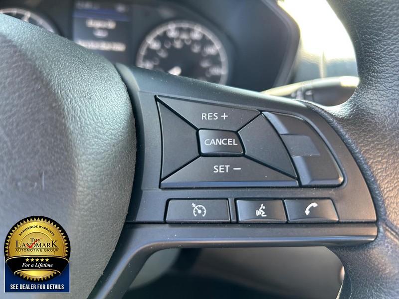 Nissan Altima Vehicle Full-screen Gallery Image 11