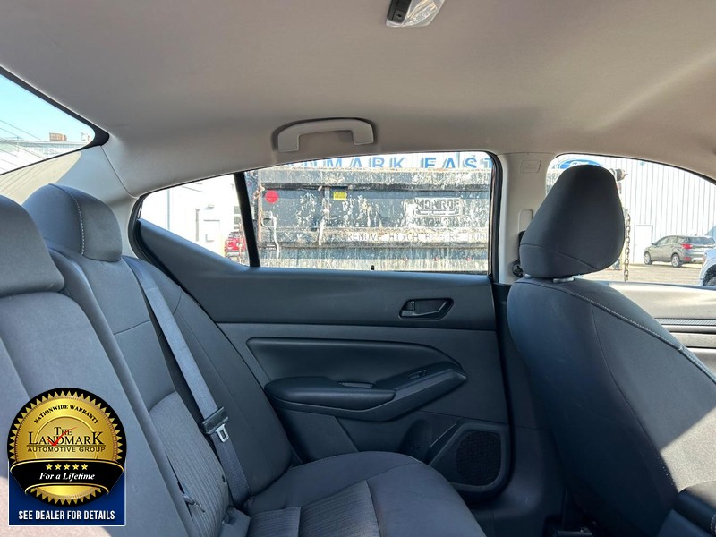 Nissan Altima Vehicle Full-screen Gallery Image 14