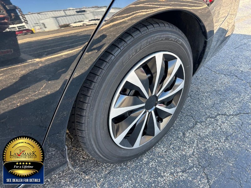 Nissan Altima Vehicle Full-screen Gallery Image 19