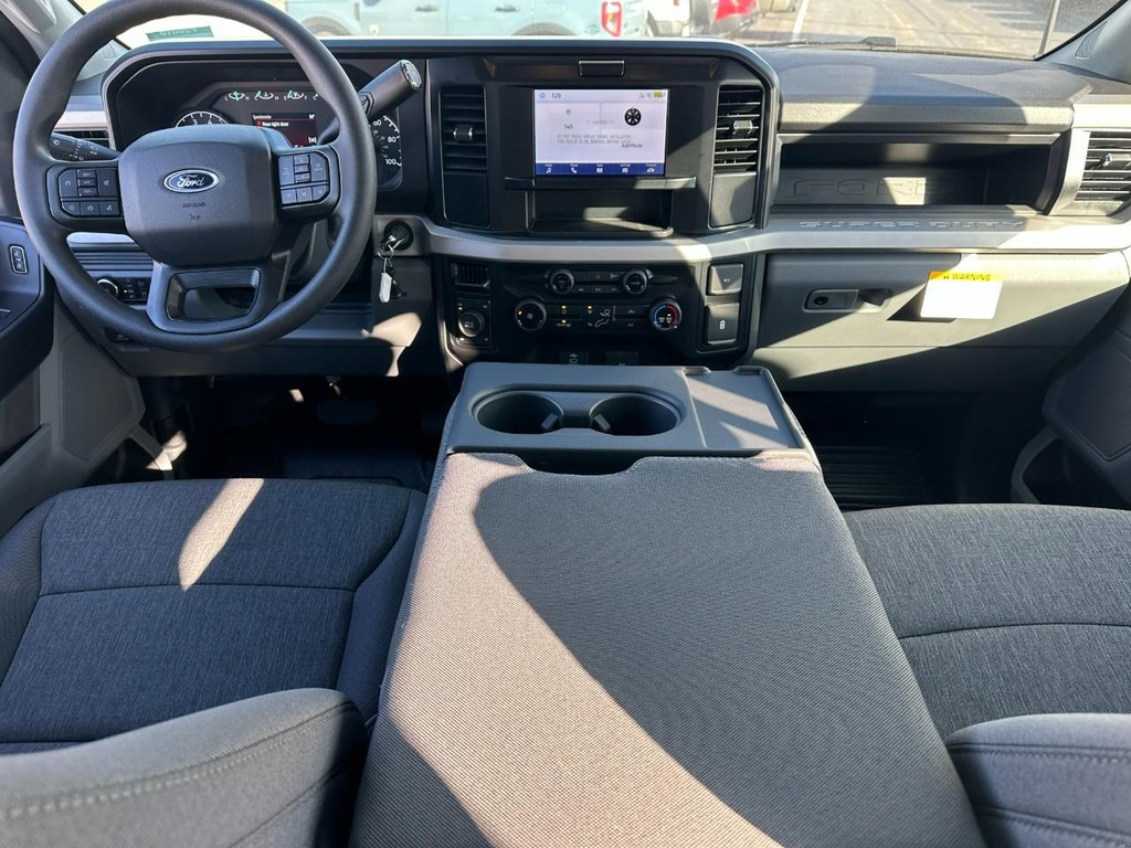 Ford Super Duty F-250 SRW Vehicle Full-screen Gallery Image 5