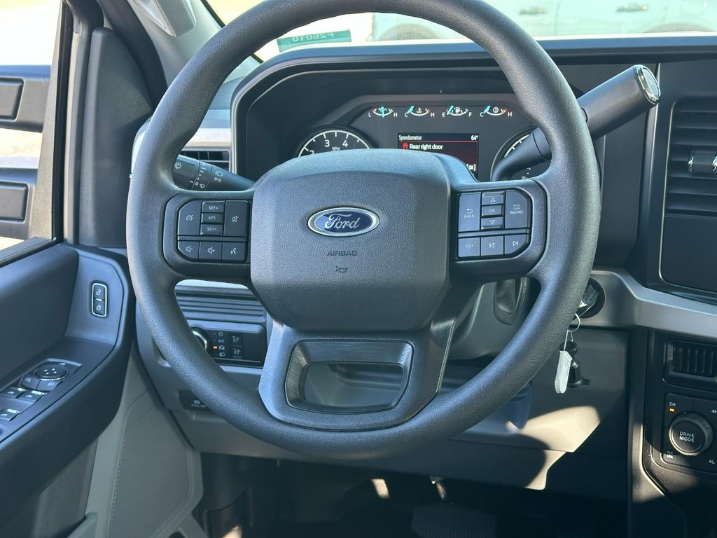 Ford Super Duty F-250 SRW Vehicle Full-screen Gallery Image 6