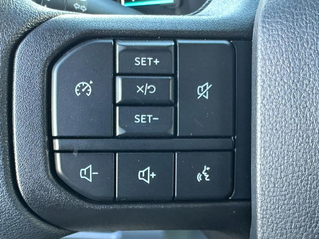 Ford Super Duty F-250 SRW Vehicle Full-screen Gallery Image 11