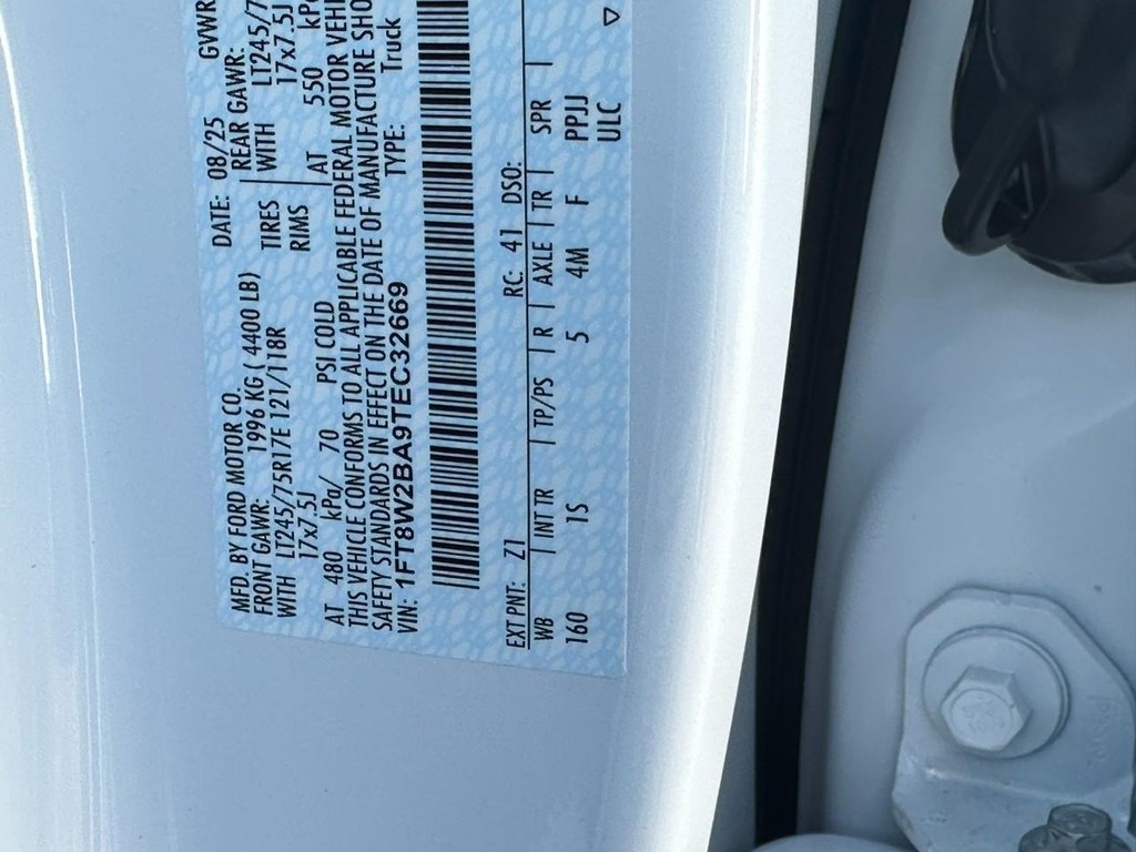 Ford Super Duty F-250 SRW Vehicle Full-screen Gallery Image 14