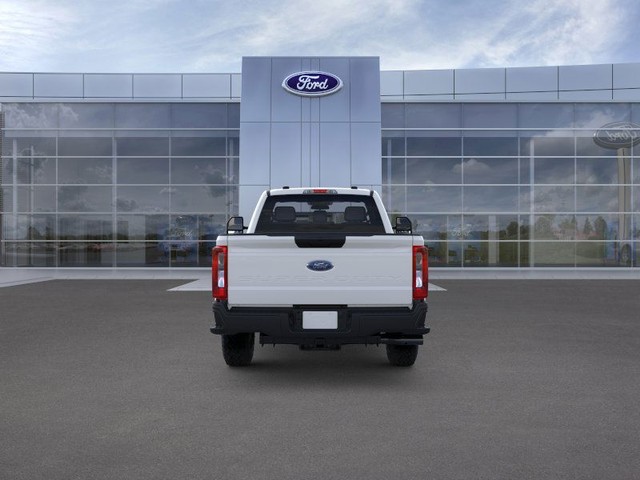 Ford F-250SD Vehicle Full-screen Gallery Image 5