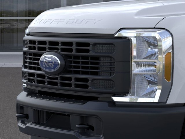 Ford F-250SD Vehicle Full-screen Gallery Image 17
