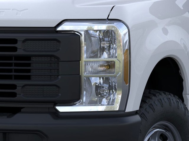 Ford F-250SD Vehicle Full-screen Gallery Image 18