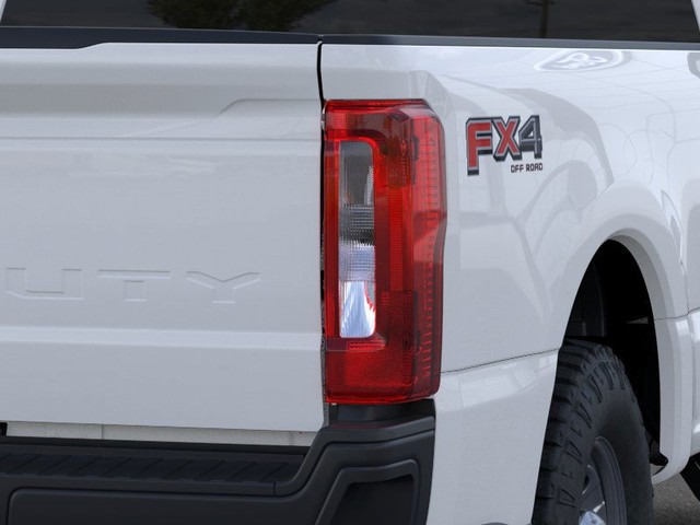 Ford F-250SD Vehicle Full-screen Gallery Image 21