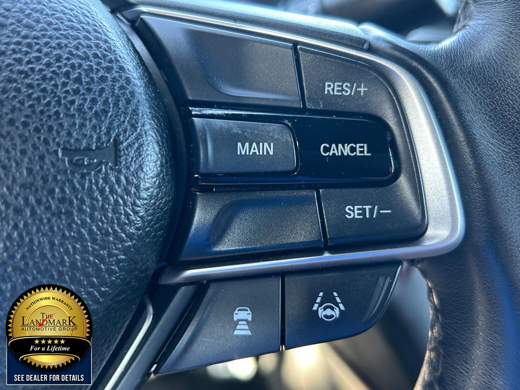 Honda Accord Sedan Vehicle Full-screen Gallery Image 11