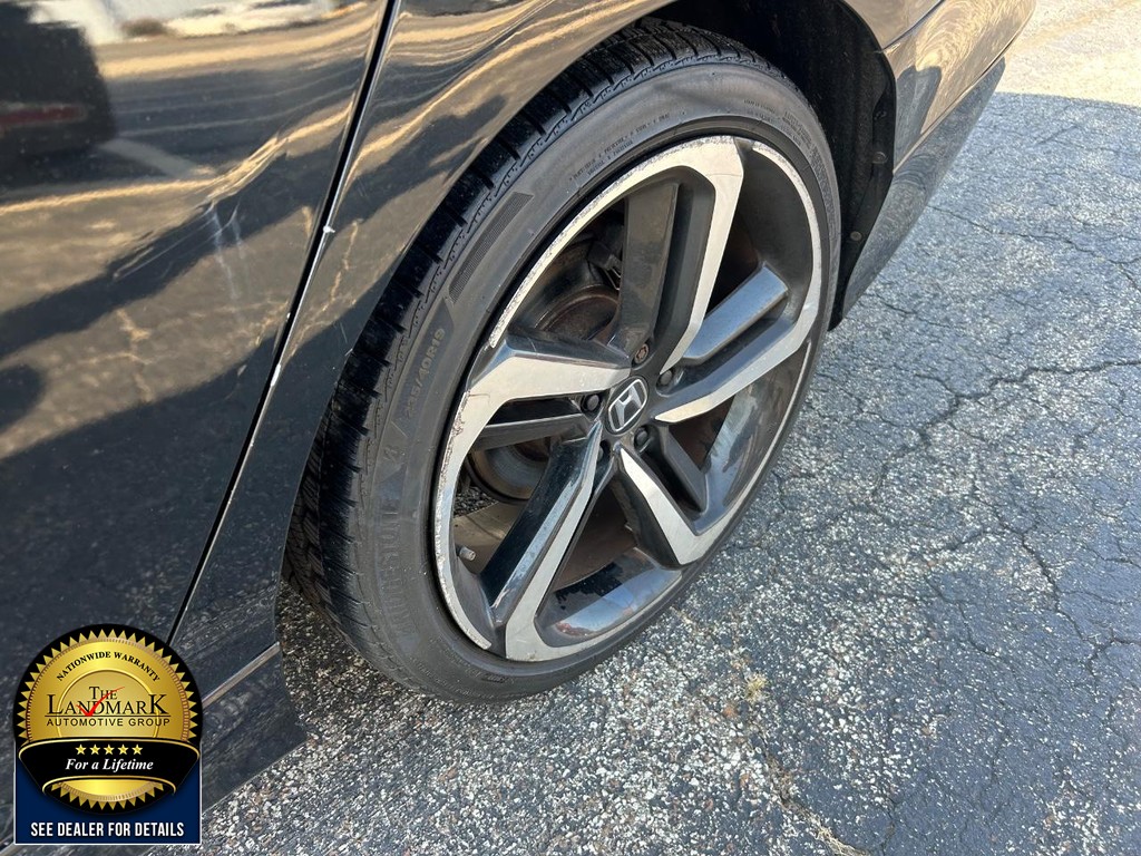 Honda Accord Sedan Vehicle Full-screen Gallery Image 18