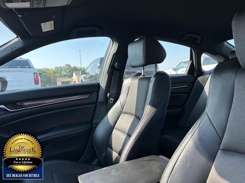 Honda Accord Sedan Vehicle Full-screen Gallery Image 09