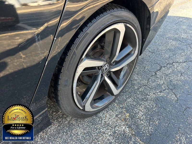 Honda Accord Sedan Vehicle Full-screen Gallery Image 18