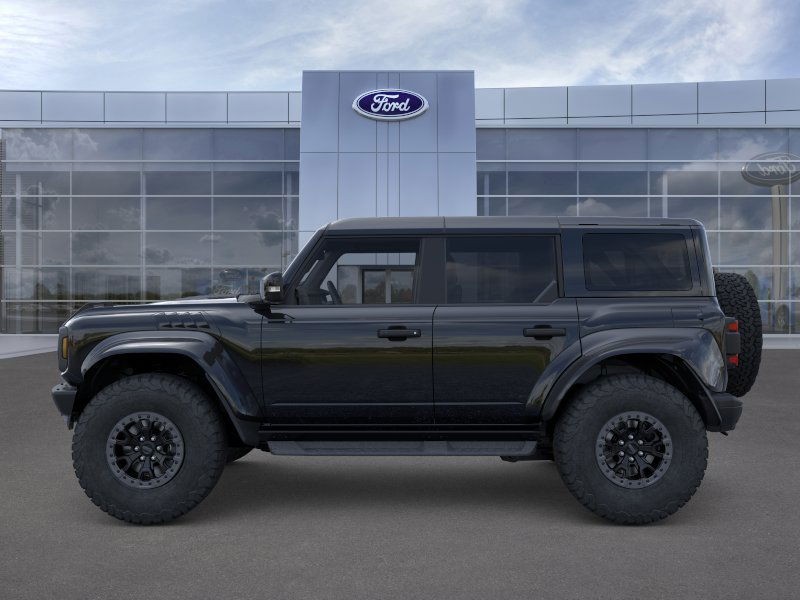 Ford Bronco Vehicle Full-screen Gallery Image 3